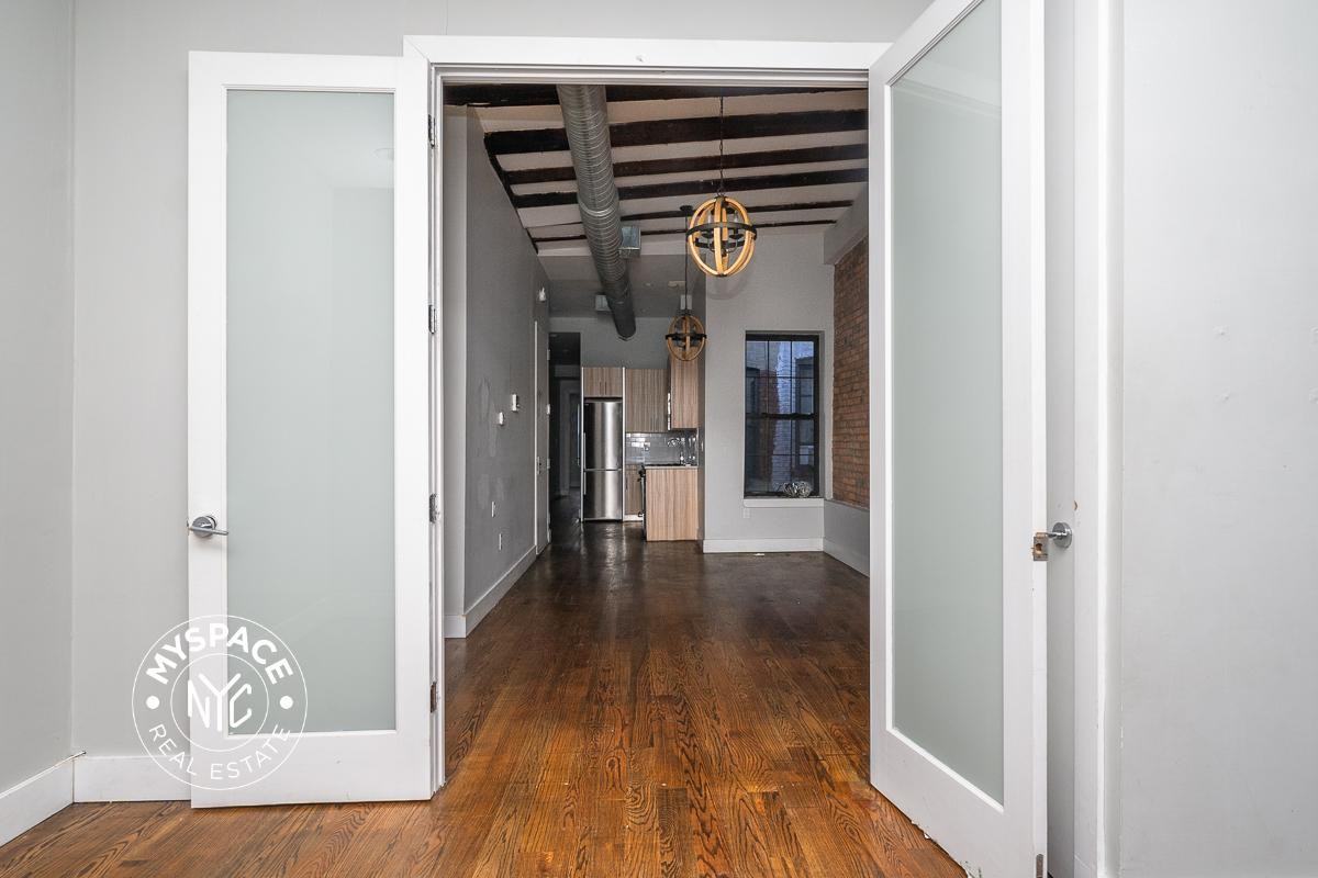 1719 Gates Ave #2R - Photo 3 of 16
