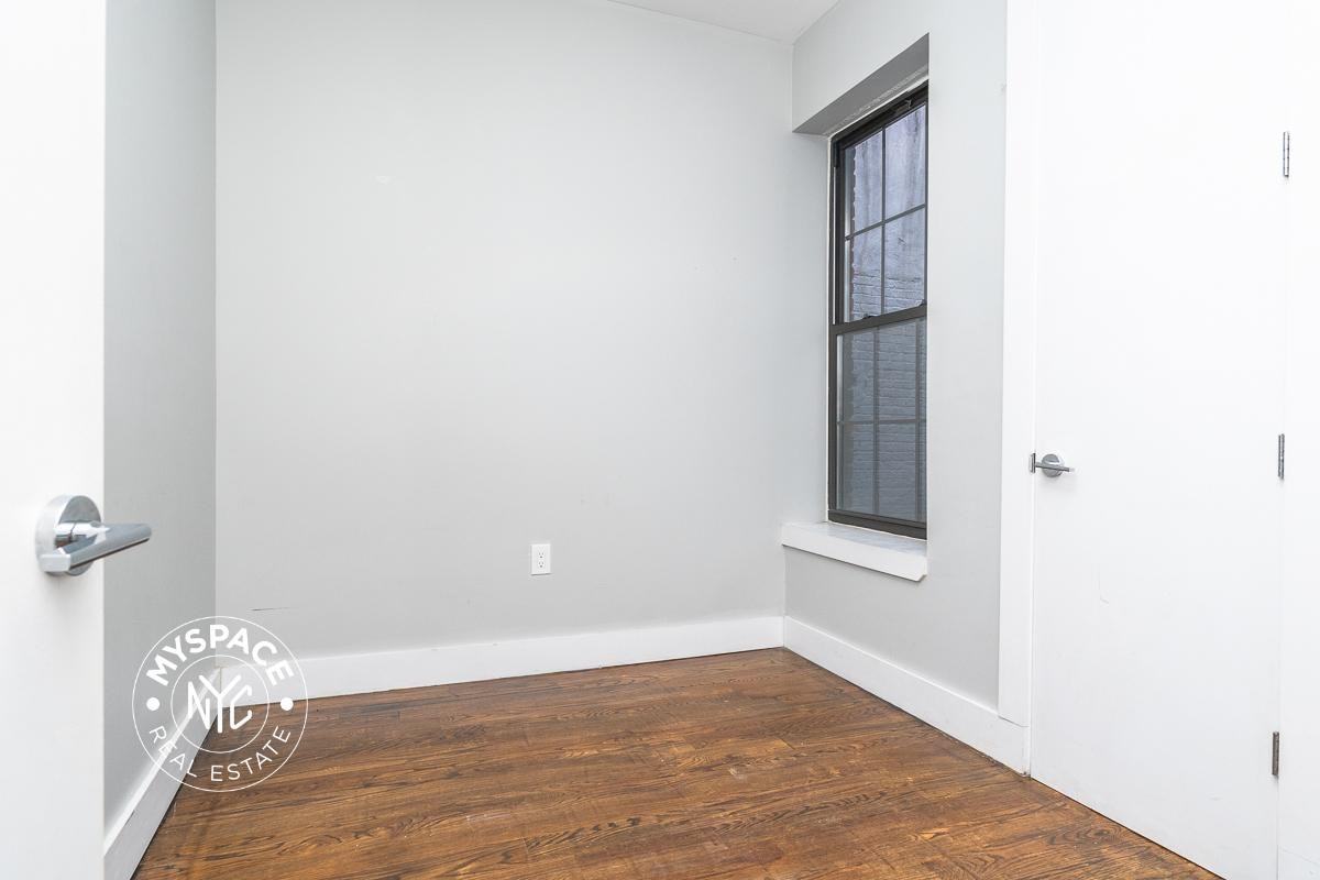 1719 Gates Ave #2R - Photo 6 of 16