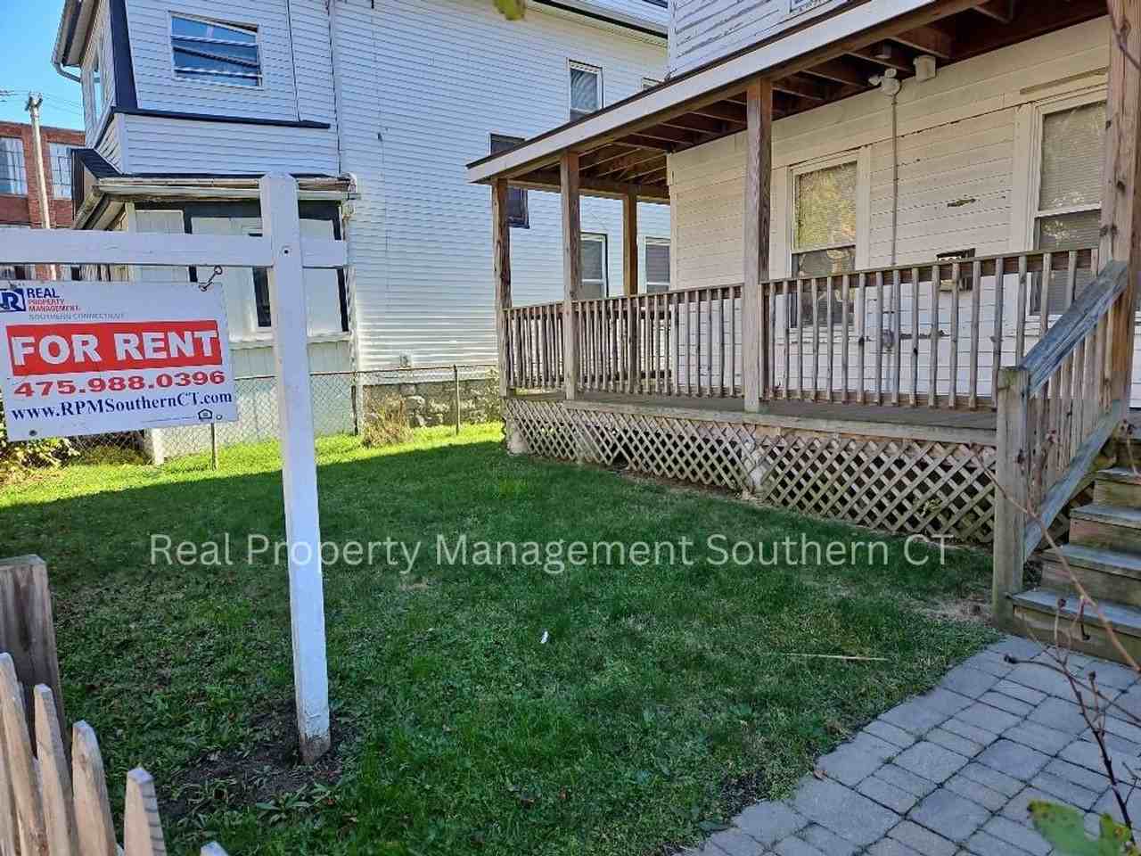 882 Connecticut Ave - Photo 2 of 8