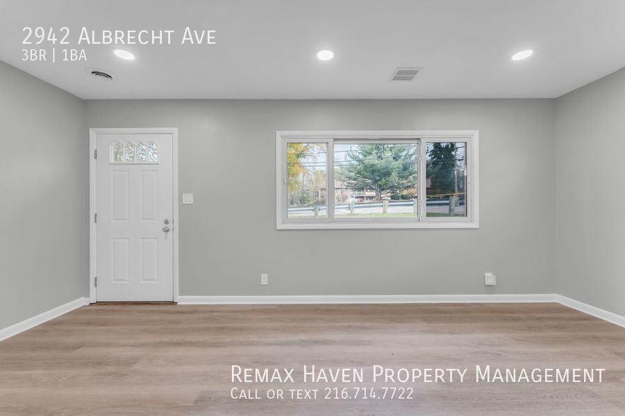 2942 Albrecht Ave - Photo 3 of 27