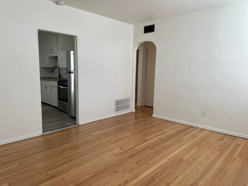424 W Michigan Ave #2 - Photo 3 of 8