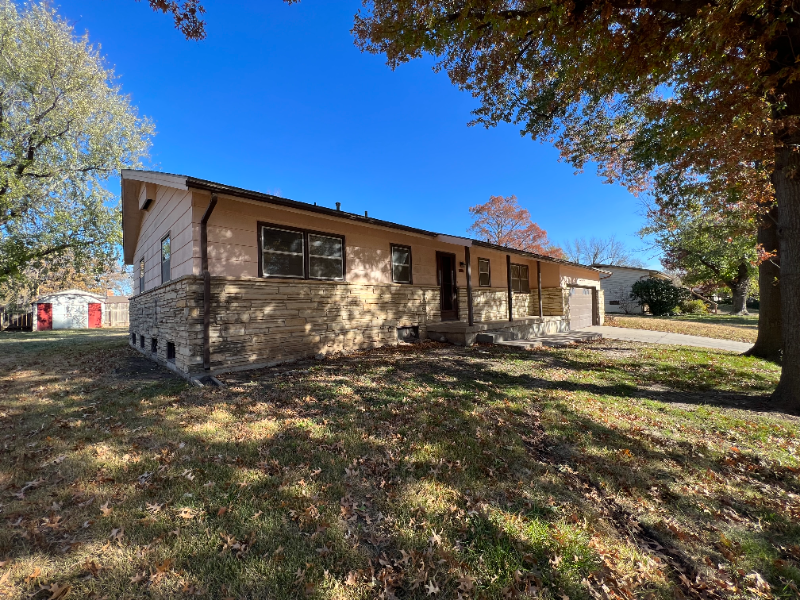 7412 W Warren St - Photo 3 of 21