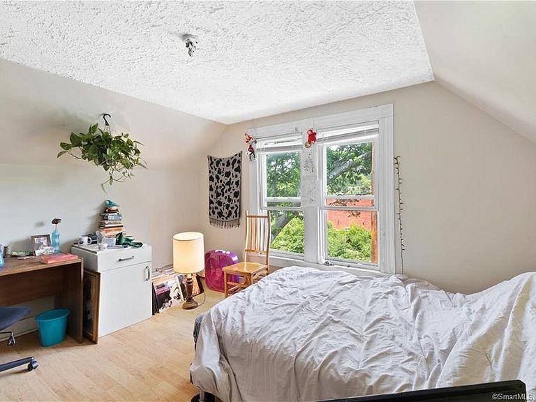 98 Eagle St #3-1 - Photo 2 of 5