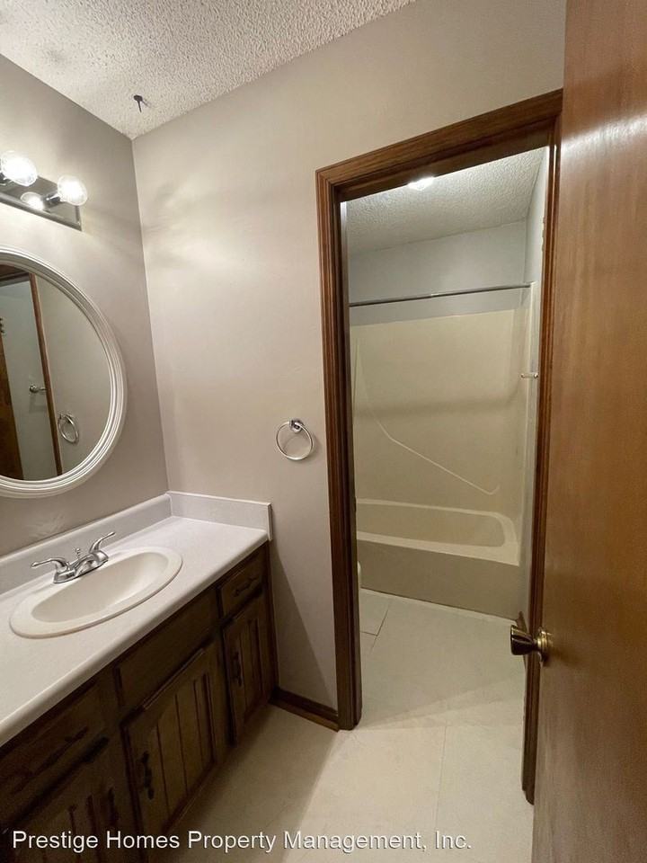 100 E Pondella Dr - Photo 2 of 12