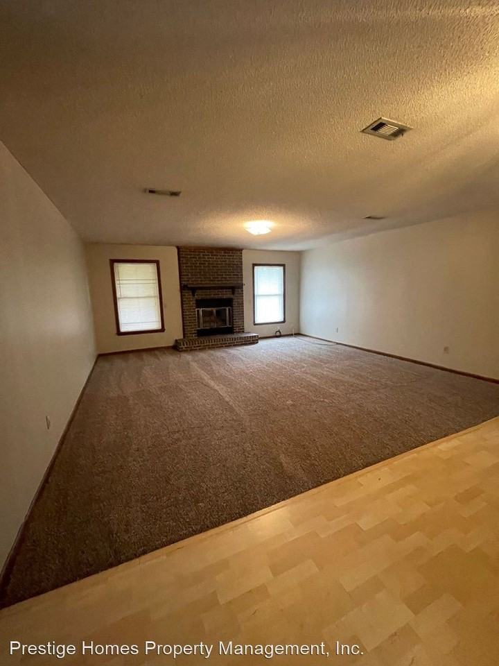 100 E Pondella Dr - Photo 3 of 12