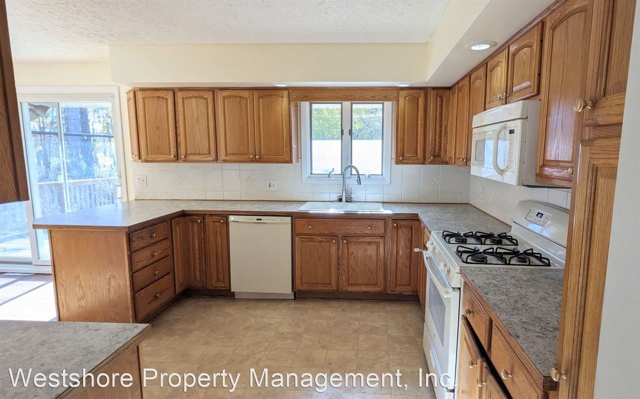 1807 Bonneville Dr - Photo 2 of 20