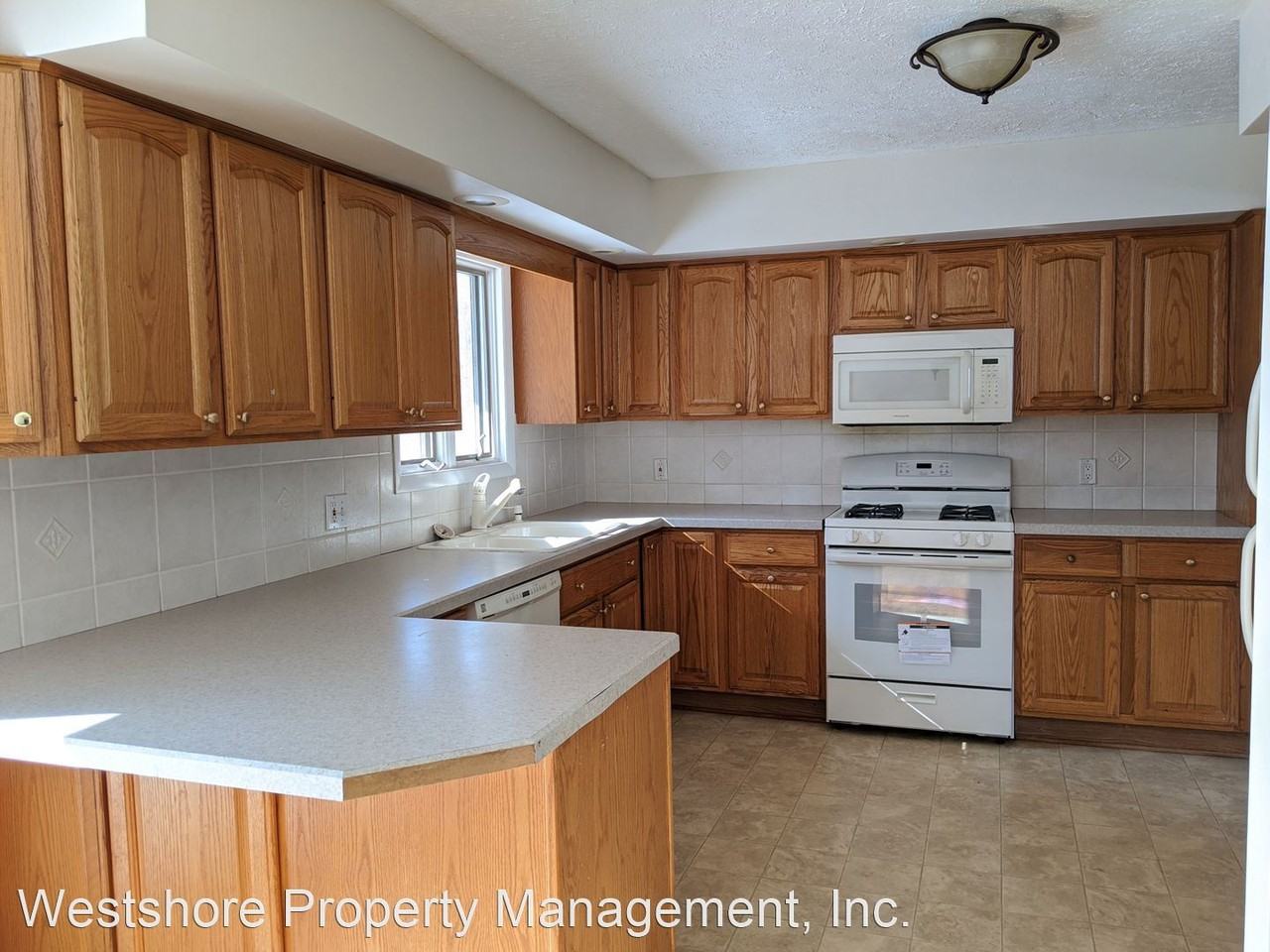 1807 Bonneville Dr - Photo 3 of 20