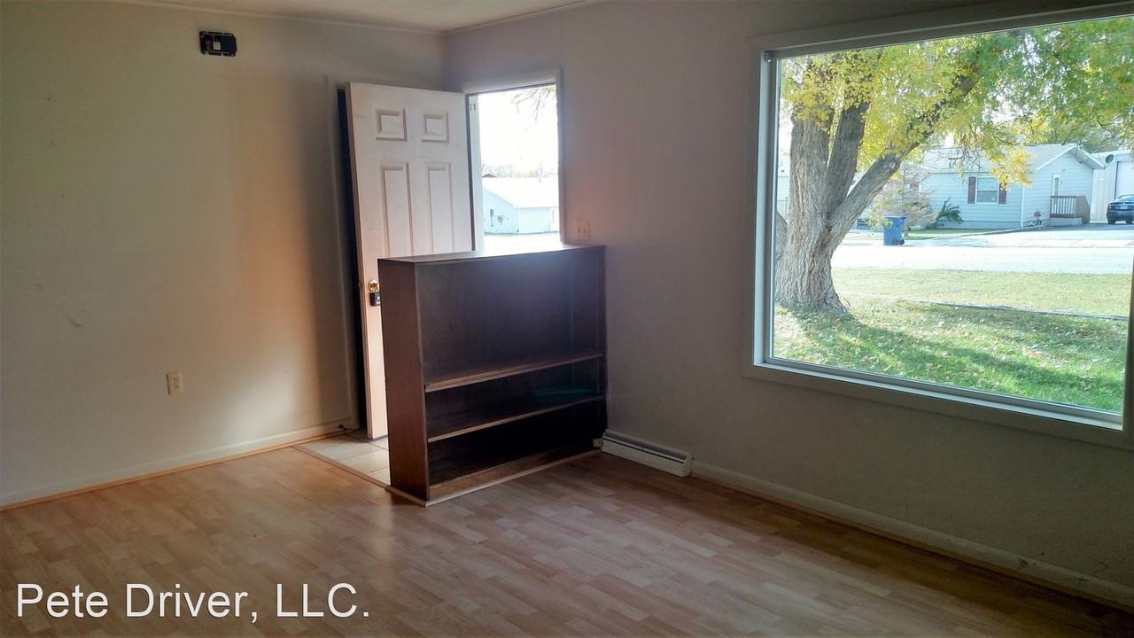 309 N Bighorn Ave - Photo 2 of 17