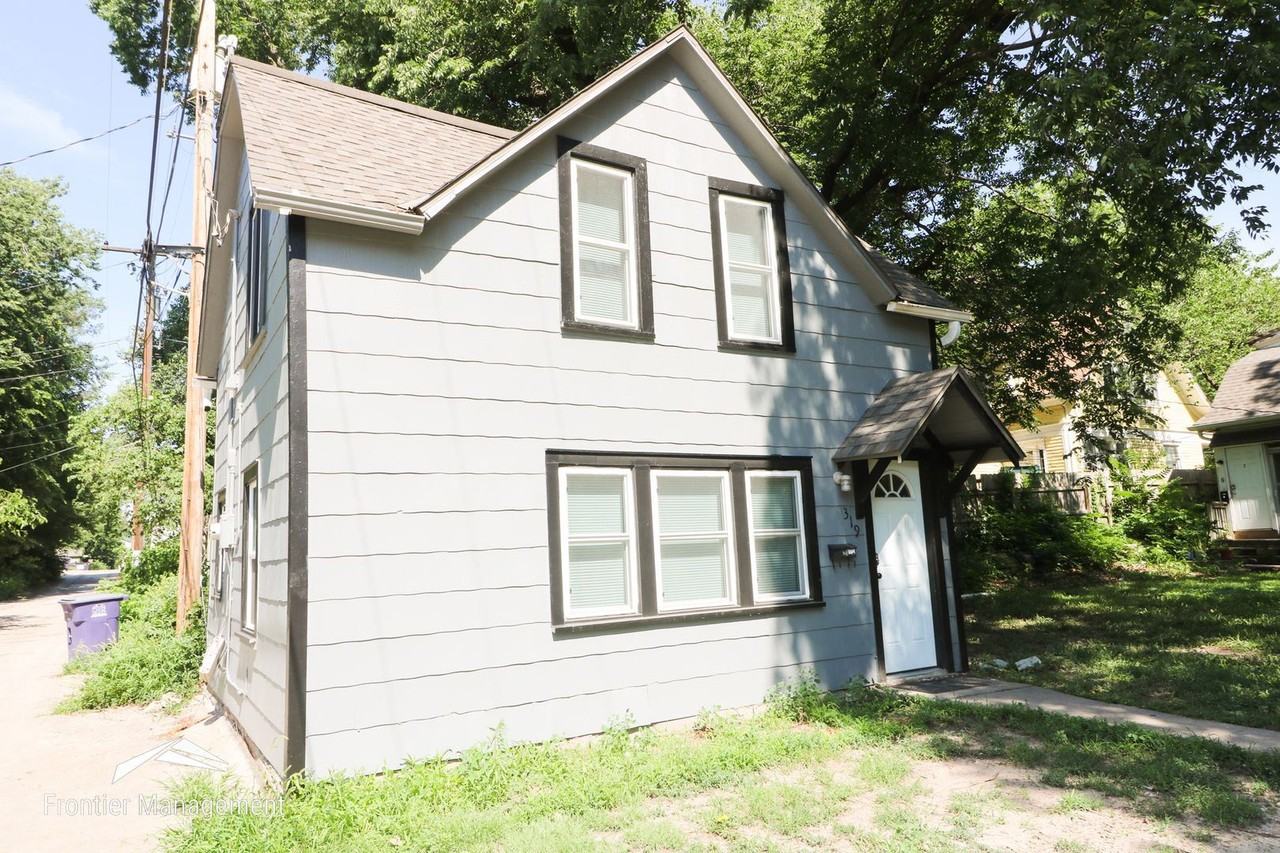 319 N 9th St - Photo 2 of 13