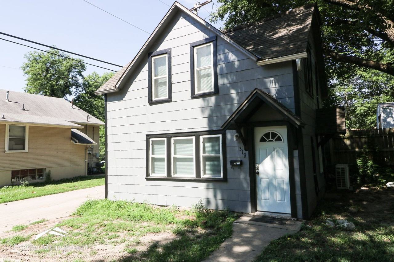 319 N 9th St - Photo 3 of 13