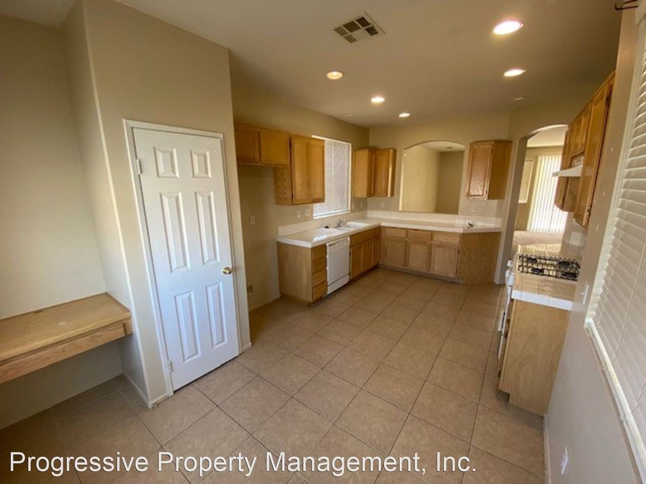 11561 Fern Pine St - Photo 2 of 17