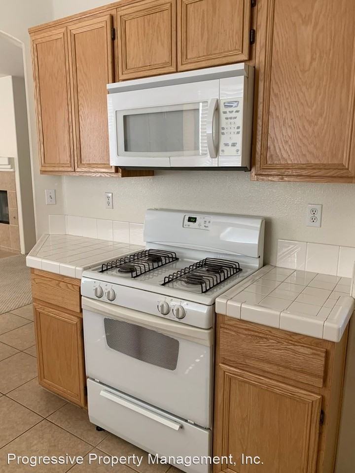 11561 Fern Pine St - Photo 3 of 17