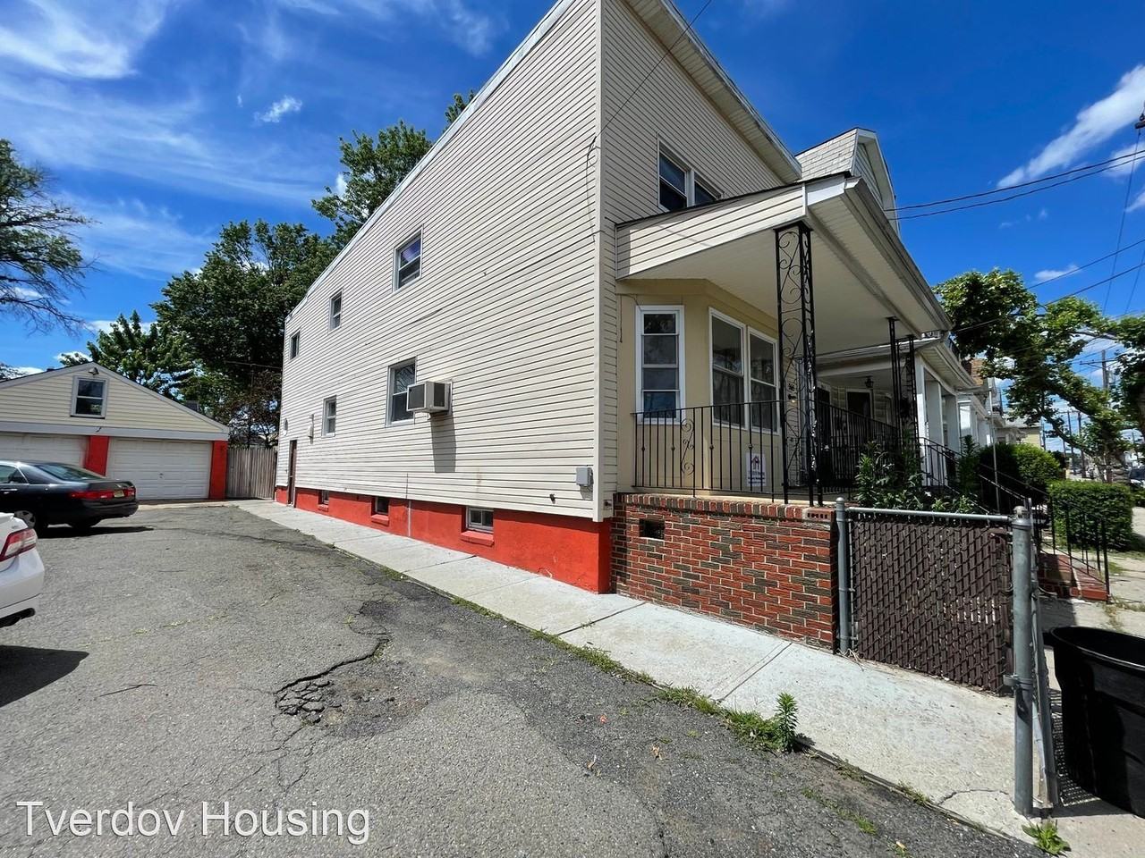 265 Prospect St - Photo 2 of 15