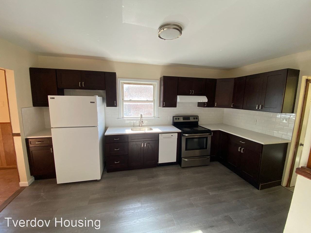 265 Prospect St - Photo 3 of 15