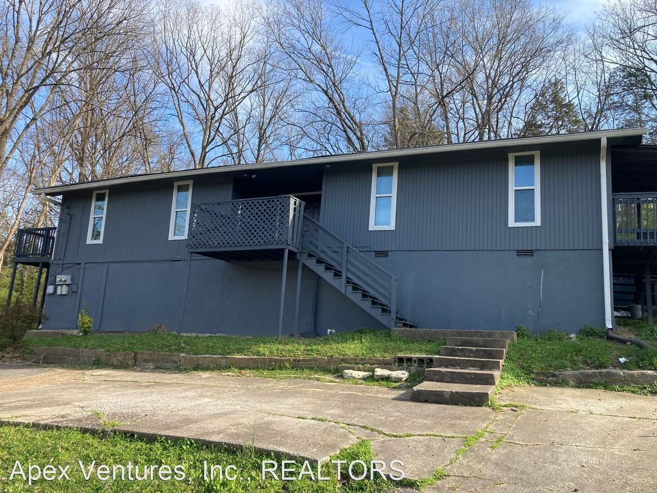 5242 Tusculum Ct - Photo 3 of 11