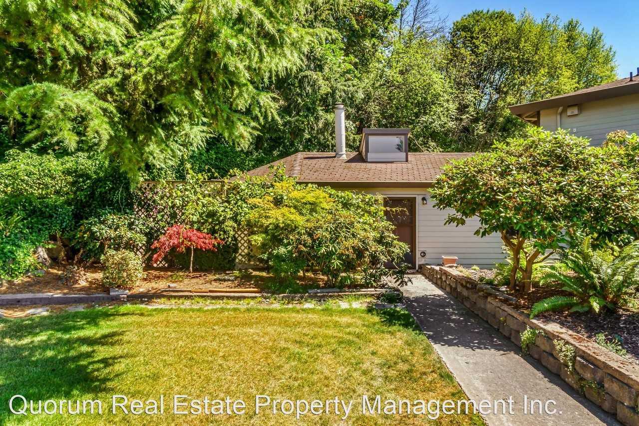 23503 Lakeview Dr - Photo 2 of 21
