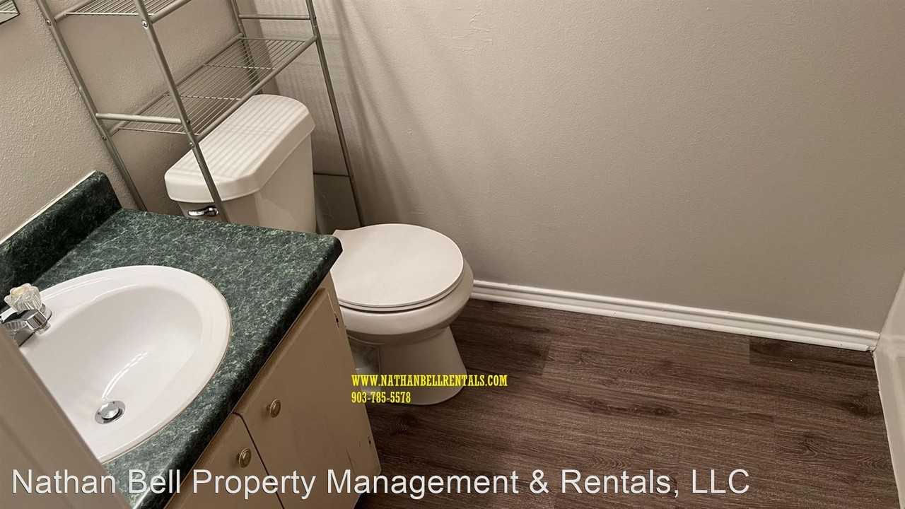 130 E Division St - Photo 2 of 8