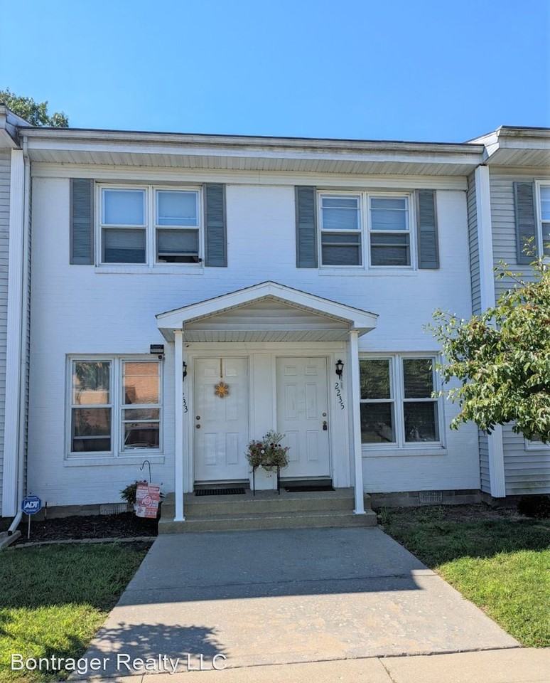 2235 Bel Air Dr - Photo 2 of 9