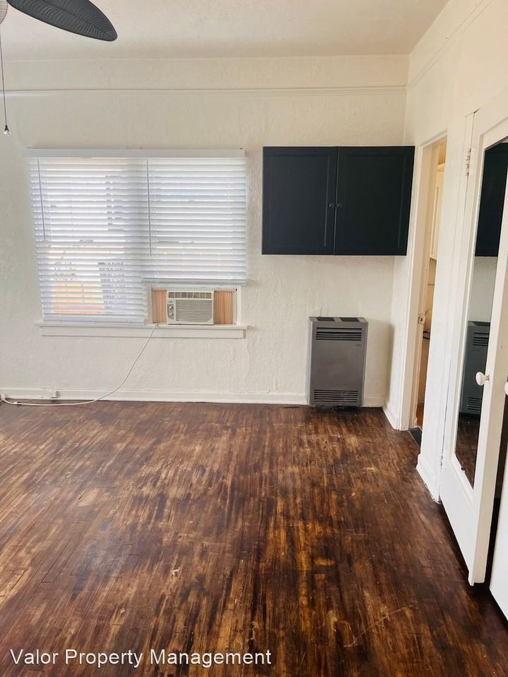 2528 C Street - Photo 3 of 9