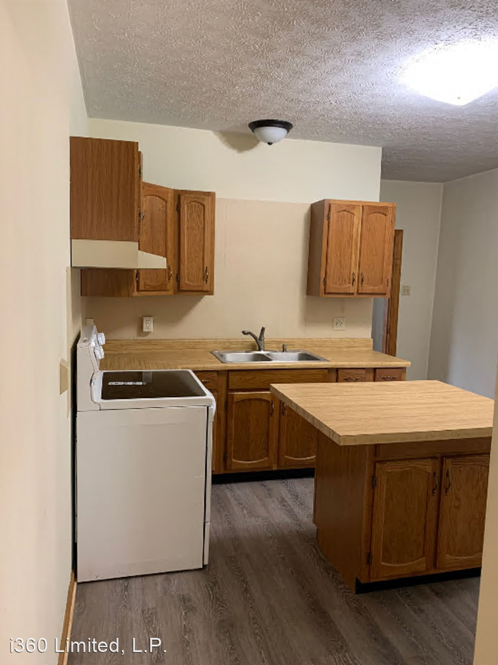 175 Kennedy St - Photo 3 of 12