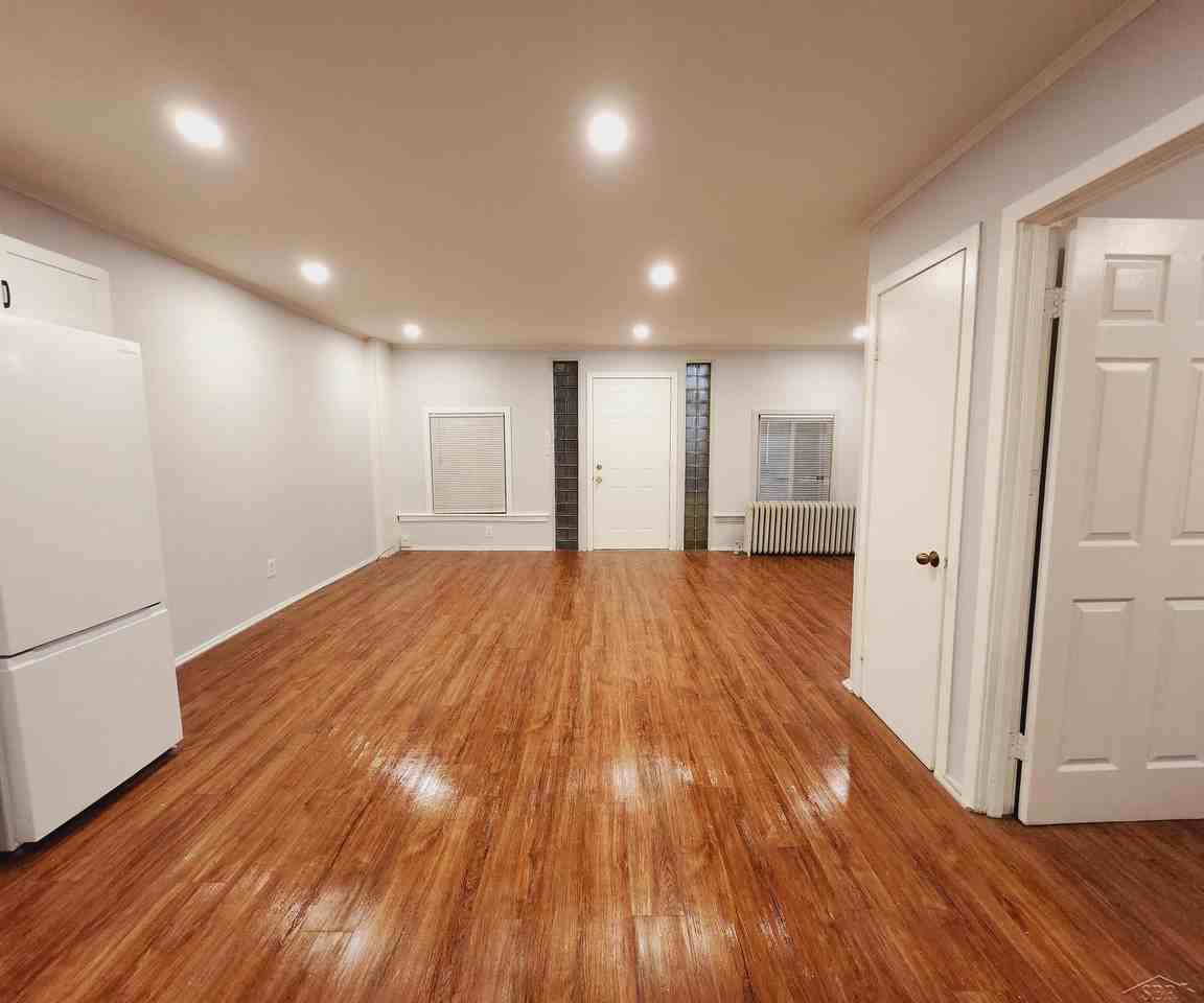 913 Mckinley St - Photo 2 of 12