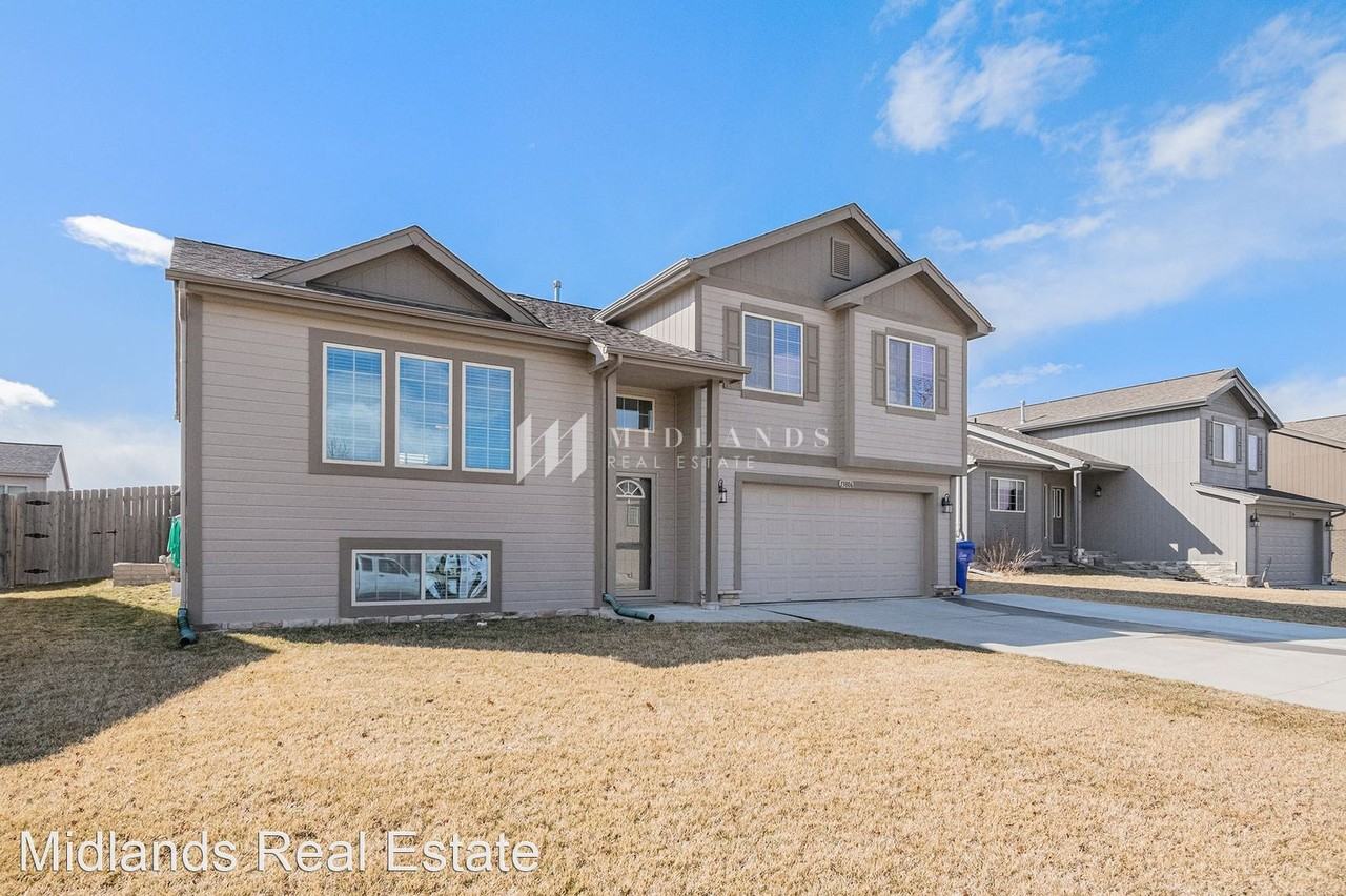 13806 S 43rd St - Photo 2 of 15