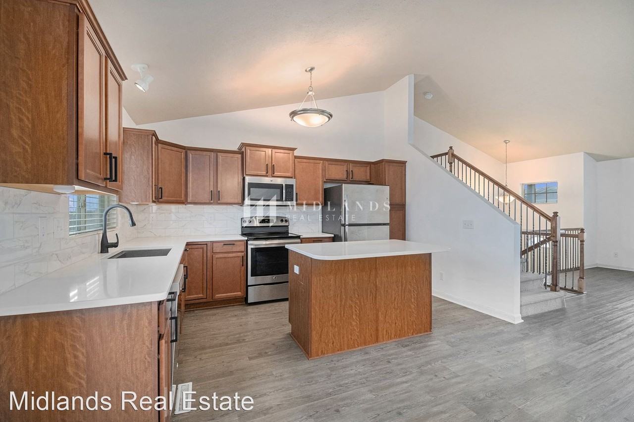 13806 S 43rd St - Photo 3 of 15