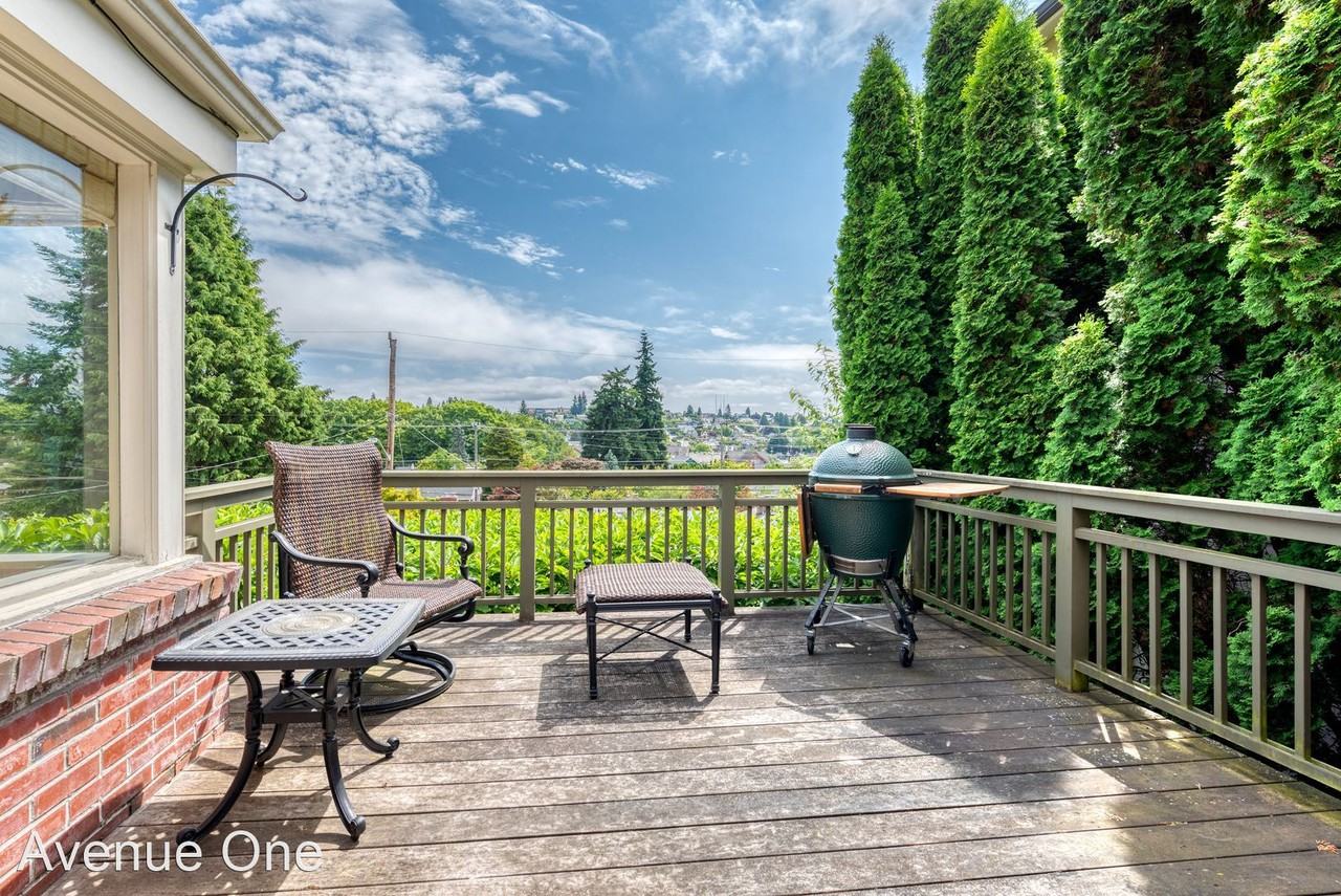 2428 36th Ave W - Photo 2 of 29