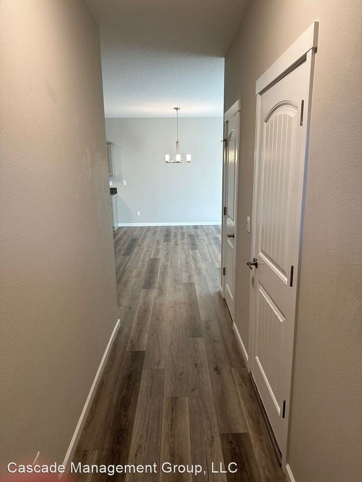 591 SE Palomino St/818 SE Appaloosa St - Photo 2 of 18