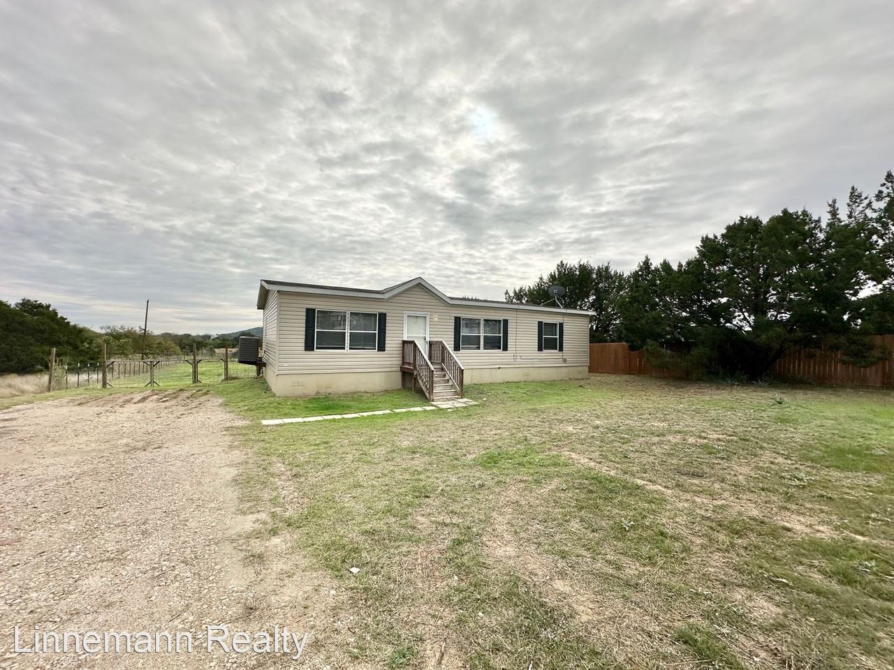 125 Julia Dr - Photo 2 of 30