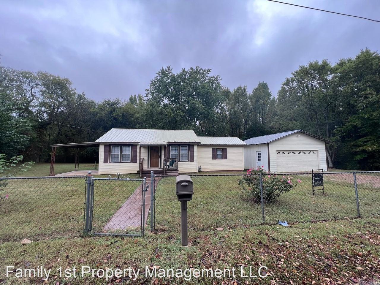 104 Grant Ave - Photo 3 of 19