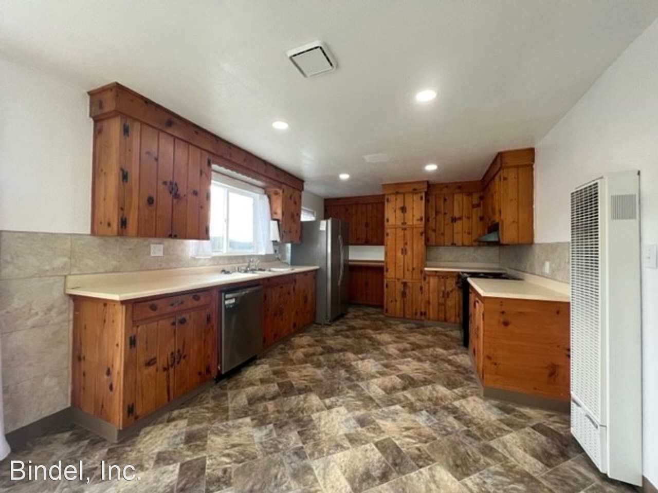 2157 Haeger Ave - Photo 3 of 31