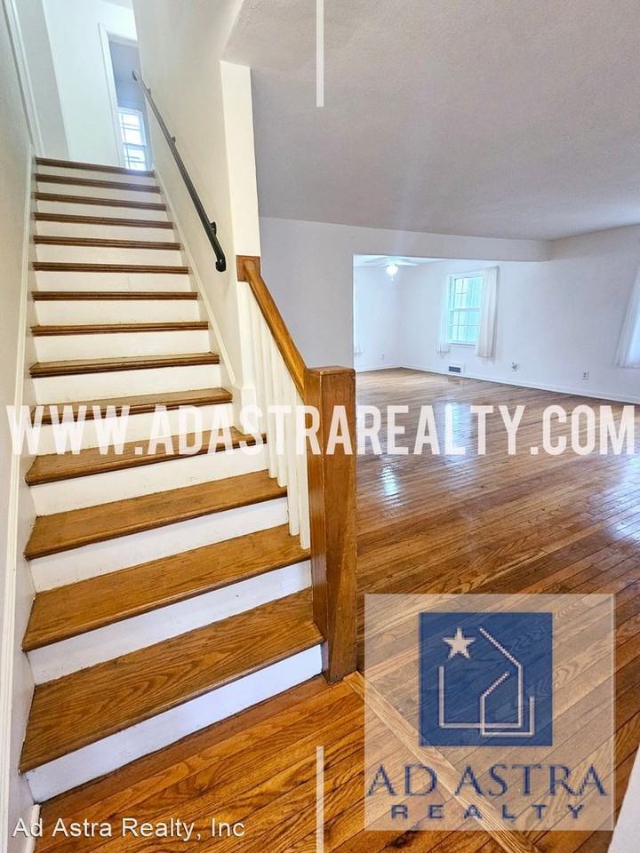 638 E 63rd Ter - Photo 3 of 19