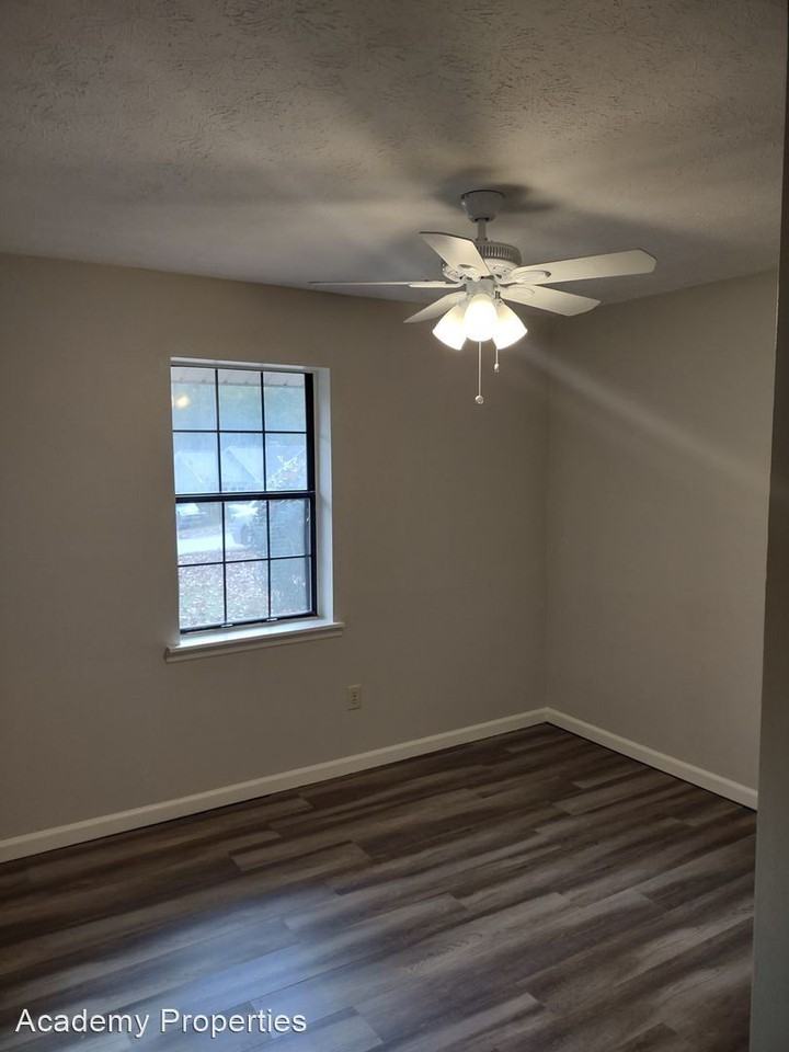 106 Richard Way - Photo 3 of 5