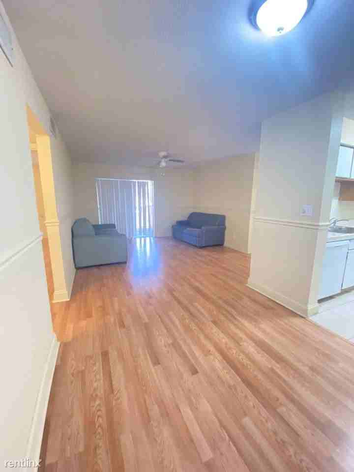 949 Riverside Dr #423 - Photo 3 of 10