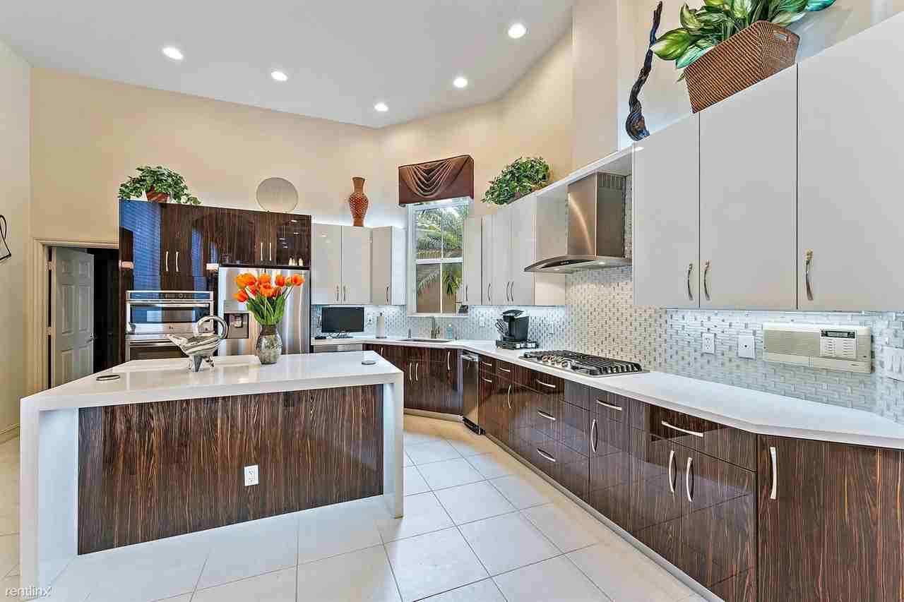 130 Orchid Cay Dr - Photo 3 of 29