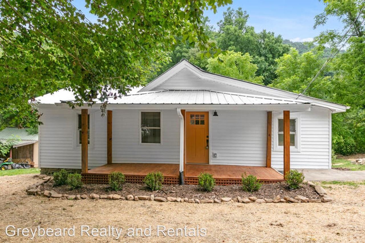 4 Harwood Rd - Photo 3 of 28