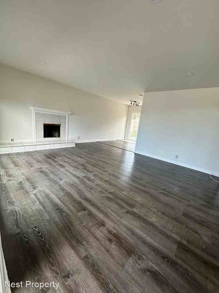 271 Pinehaven Way - Photo 3 of 17