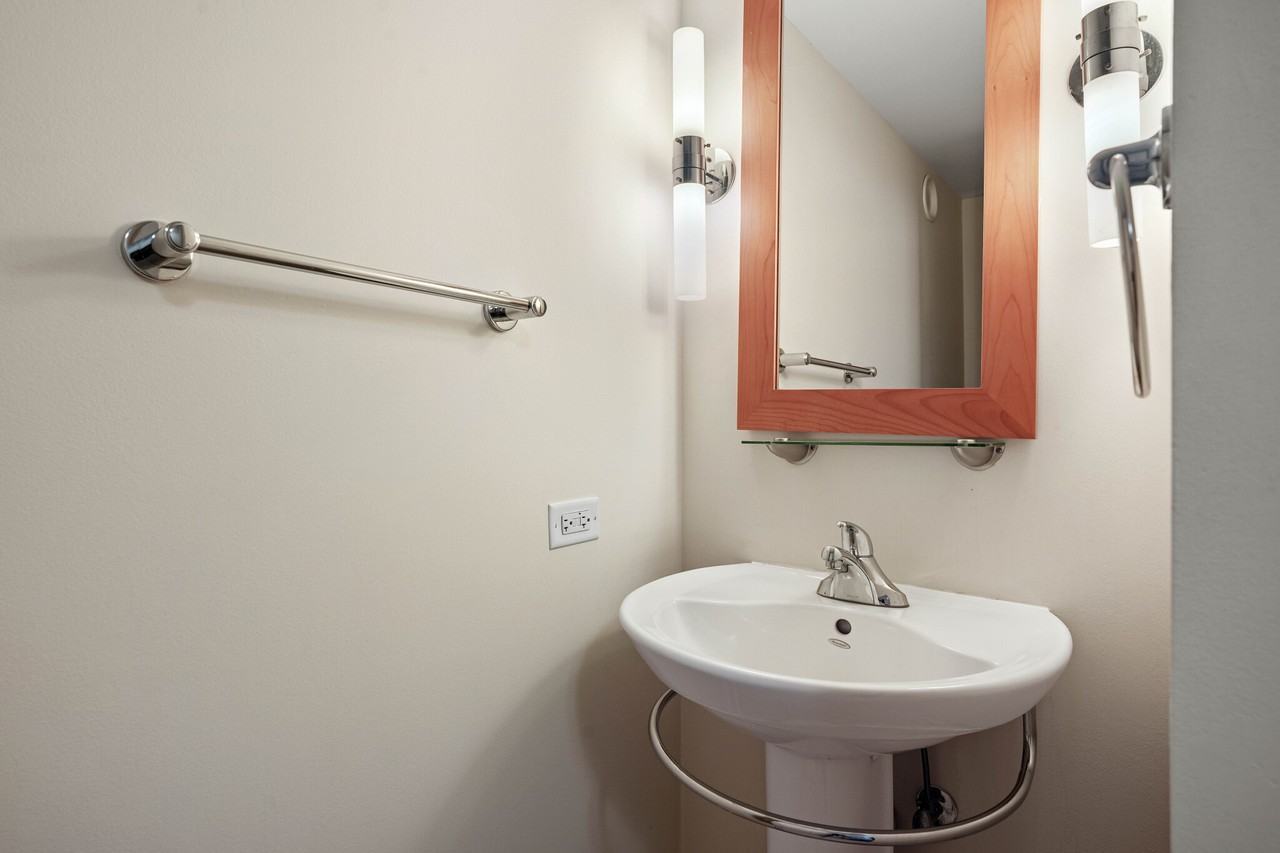 1255 S Michigan Ave #1-1-5PH - Photo 7 of 21