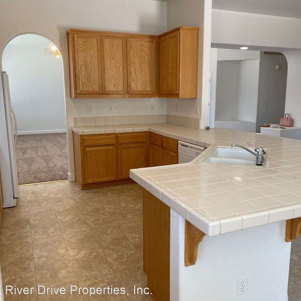 11204 Myrtlewood Dr - Photo 2 of 10