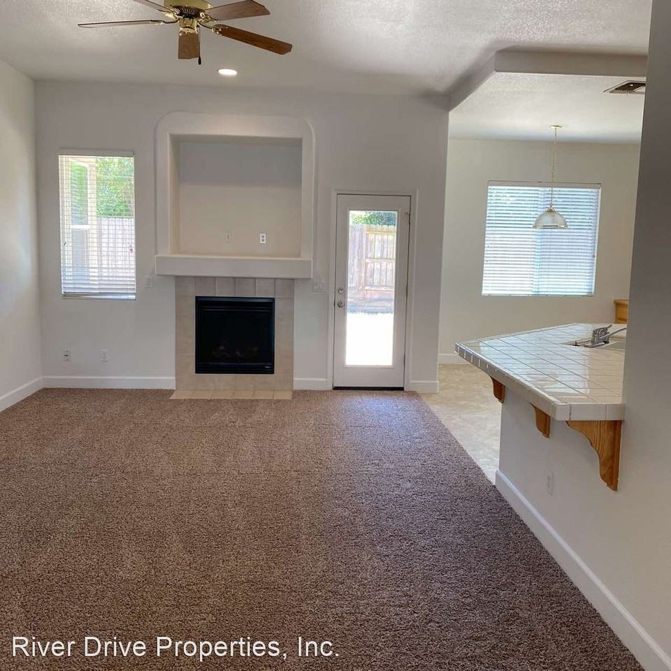 11204 Myrtlewood Dr - Photo 3 of 10