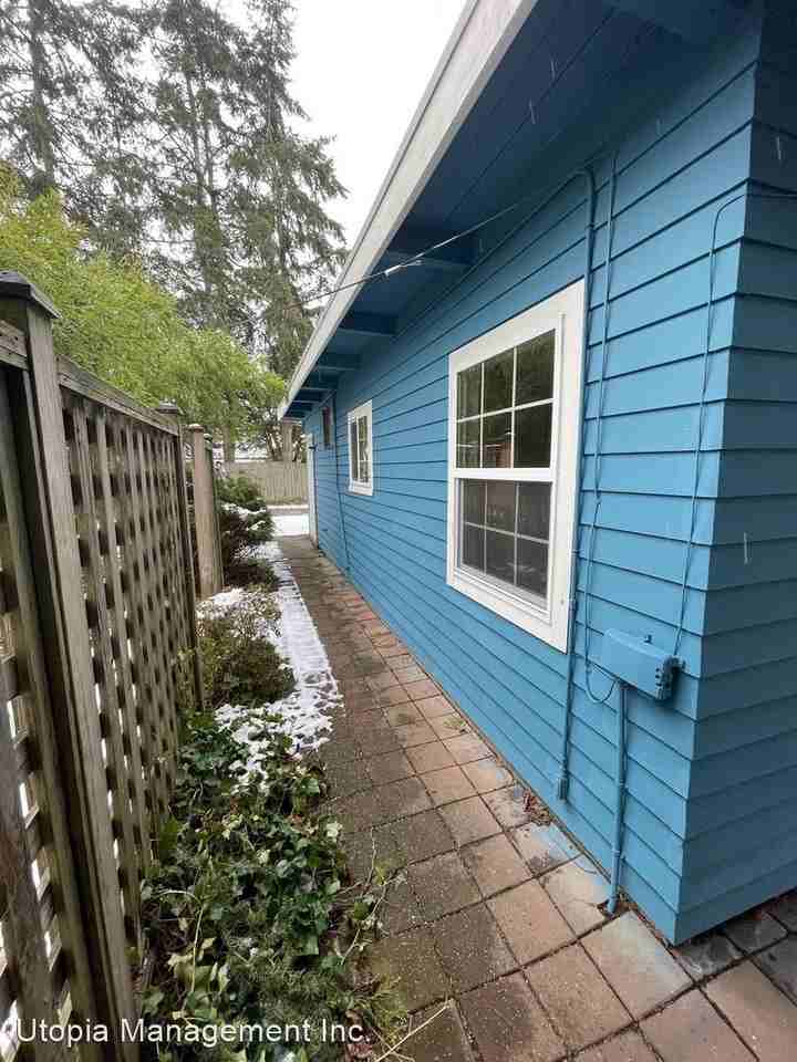 533 F St - Photo 2 of 23