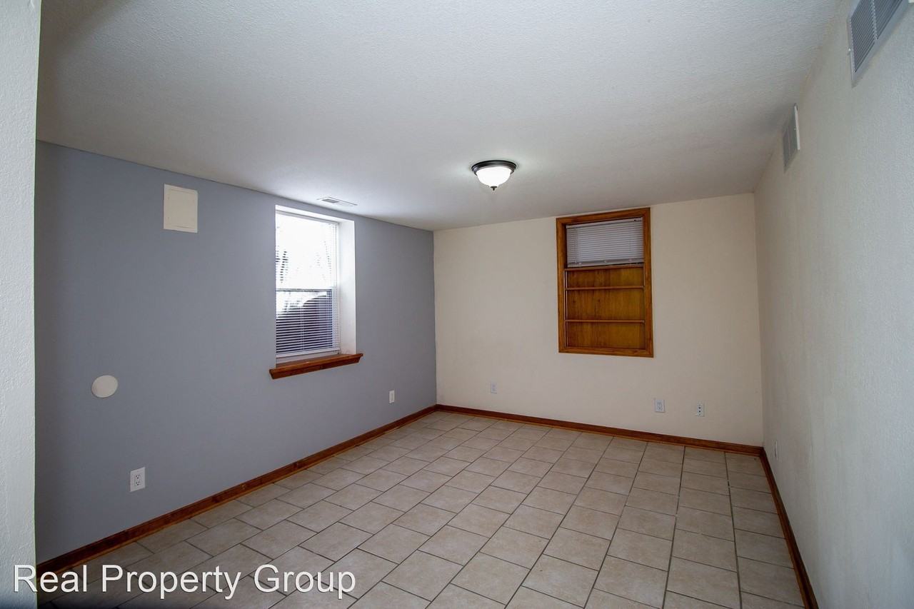 1106 Hamilton Way - Photo 3 of 12