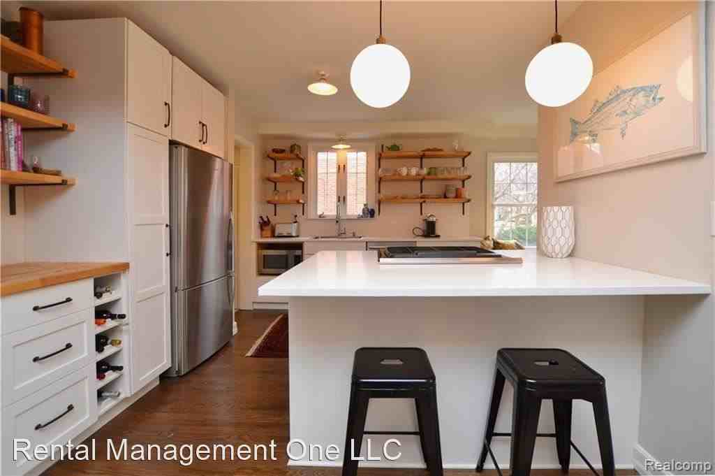 2711 Dorchester Rd - Photo 2 of 40