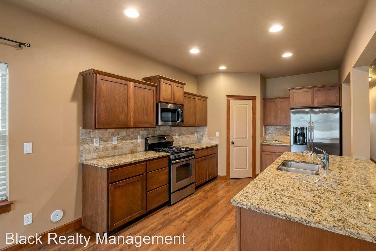 1679 Pyrenees Loop - Photo 3 of 24