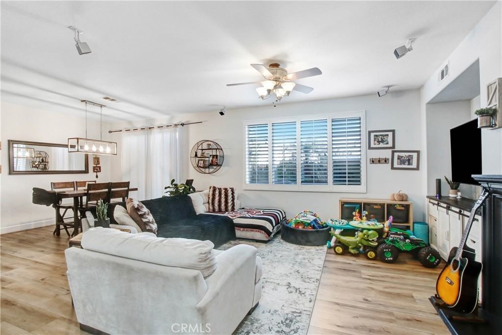 28414 Casselman Ln, Saugus, CA 91350 3 Bedroom House for 3,500/month