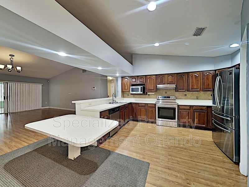 1142 Laura St - Photo 2 of 20