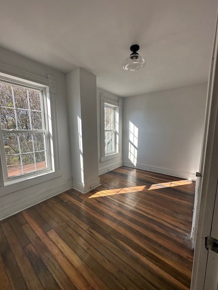 39-41 N Guilford Ave - Photo 3 of 13