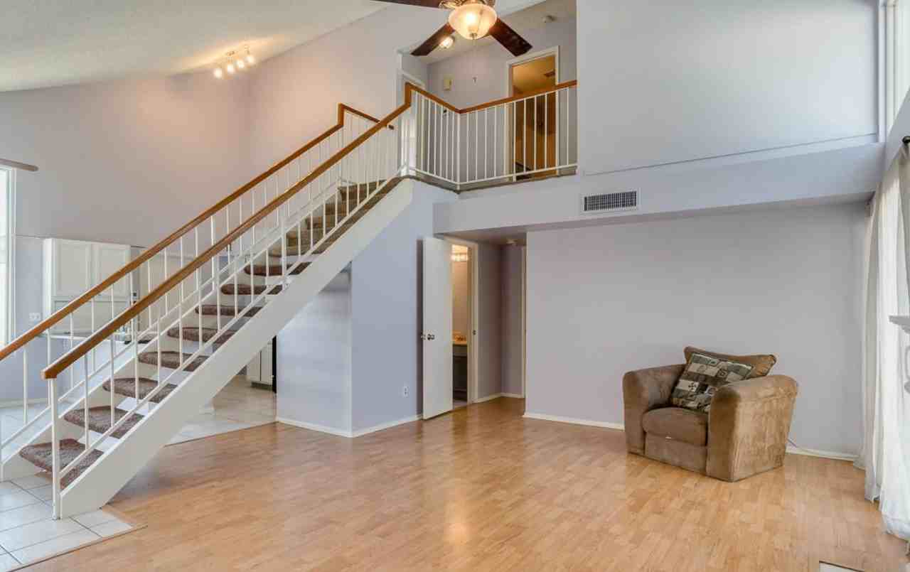 866 E Rockwell Dr - Photo 3 of 11