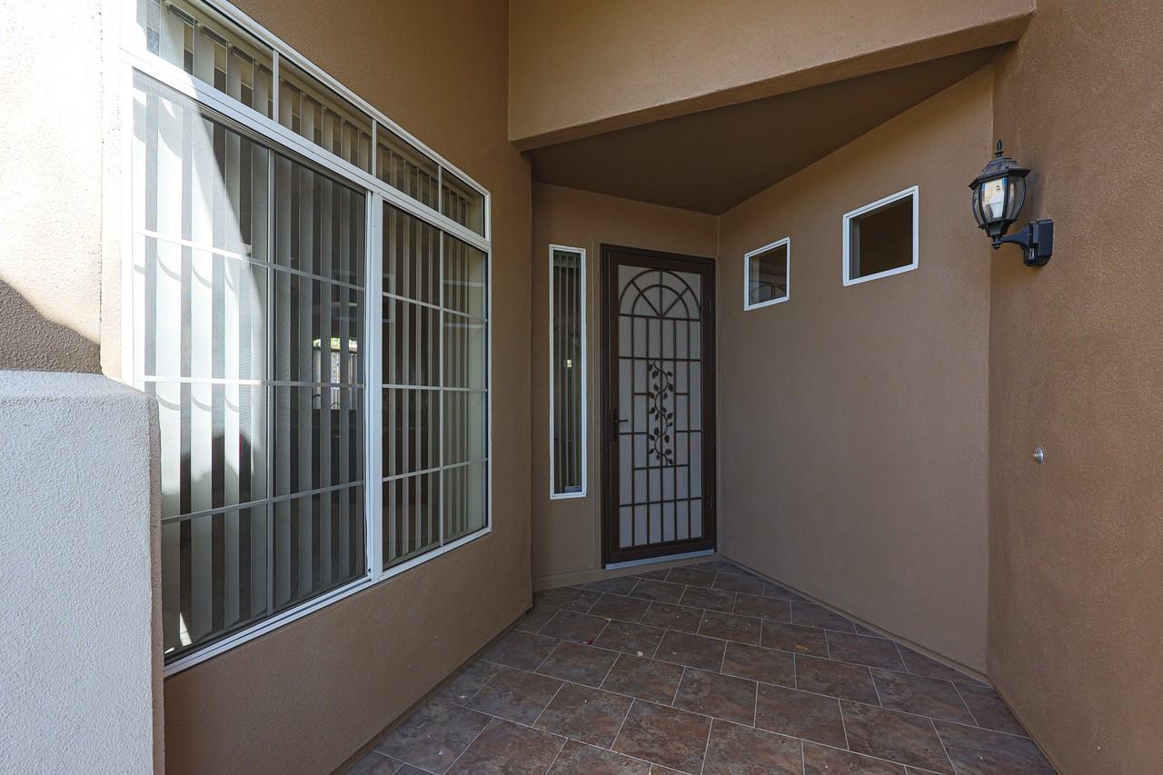 10232 E Meadow Hill Dr - Photo 5 of 40